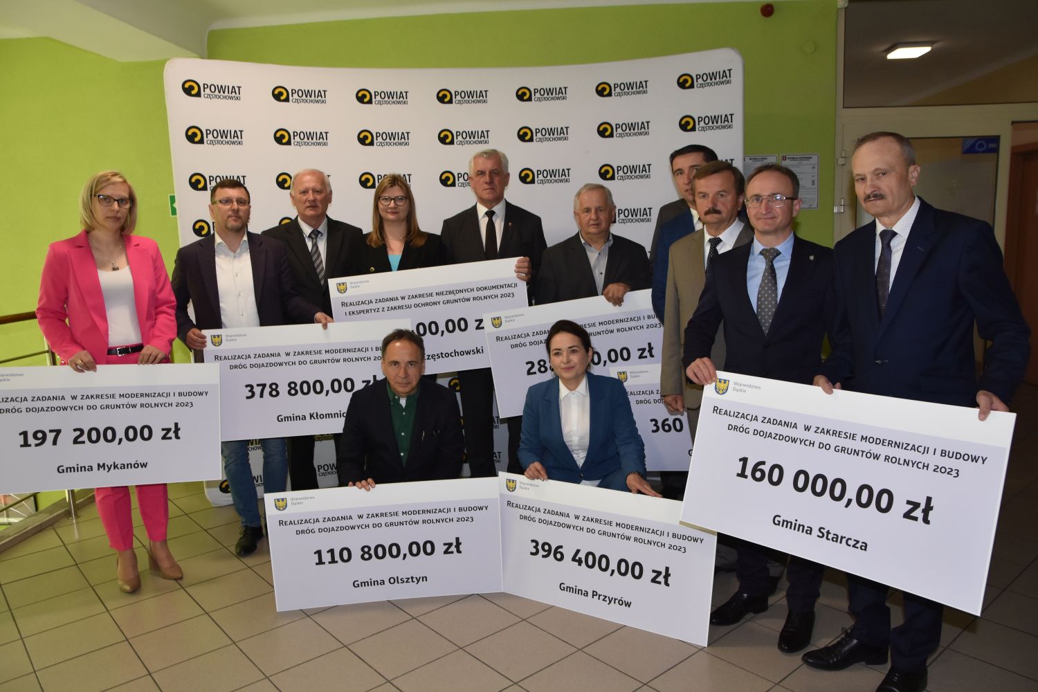 Wręczenie czeku na przebudowę drogi dojazdowej do pól w miejscowości Skrzydlów – Trząska